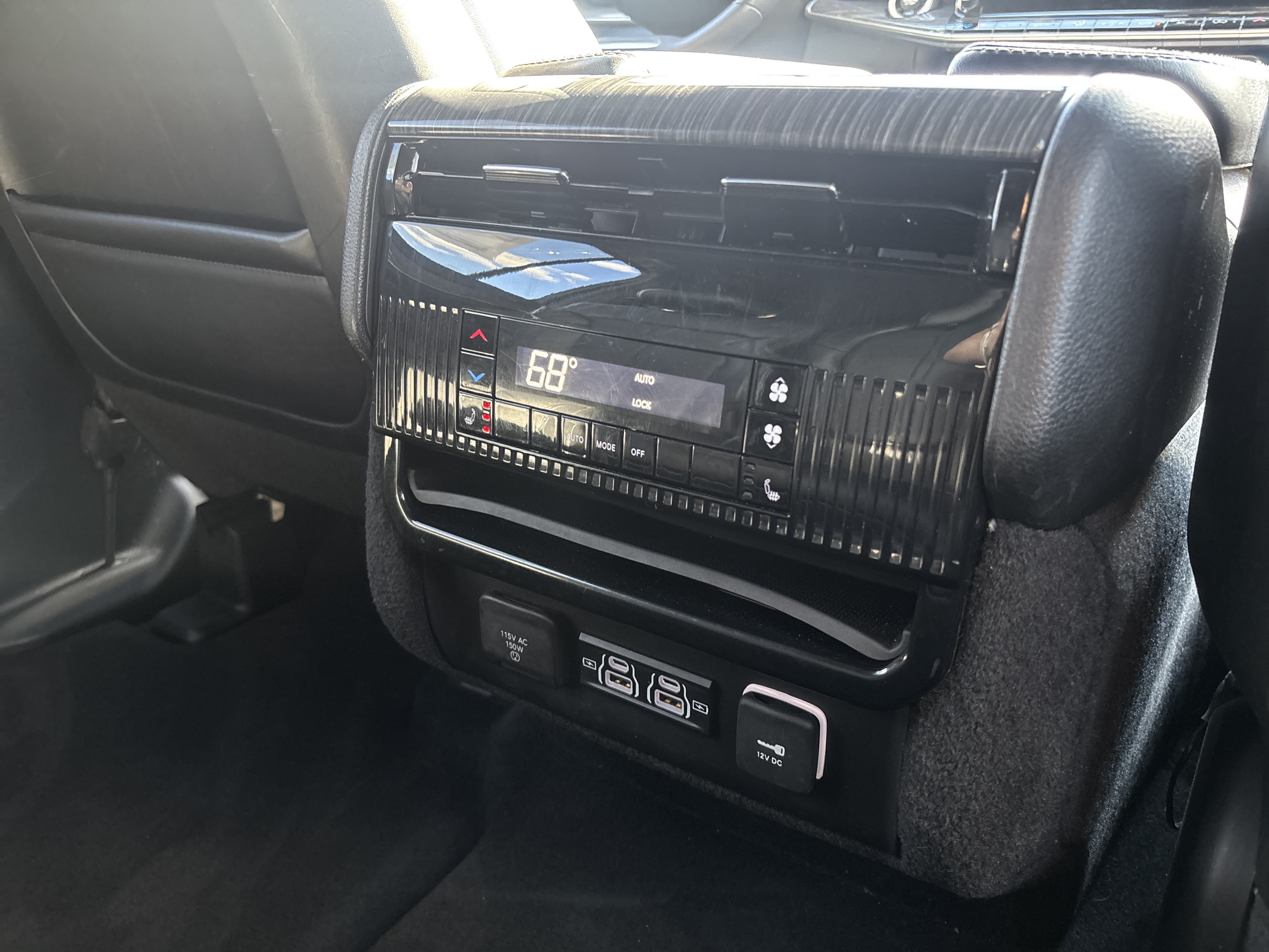Used 2022 Jeep Wagoneer Series III AWD/4WD image 11