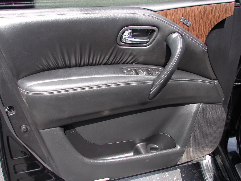 Used 2017 Nissan Armada Platinum image 5