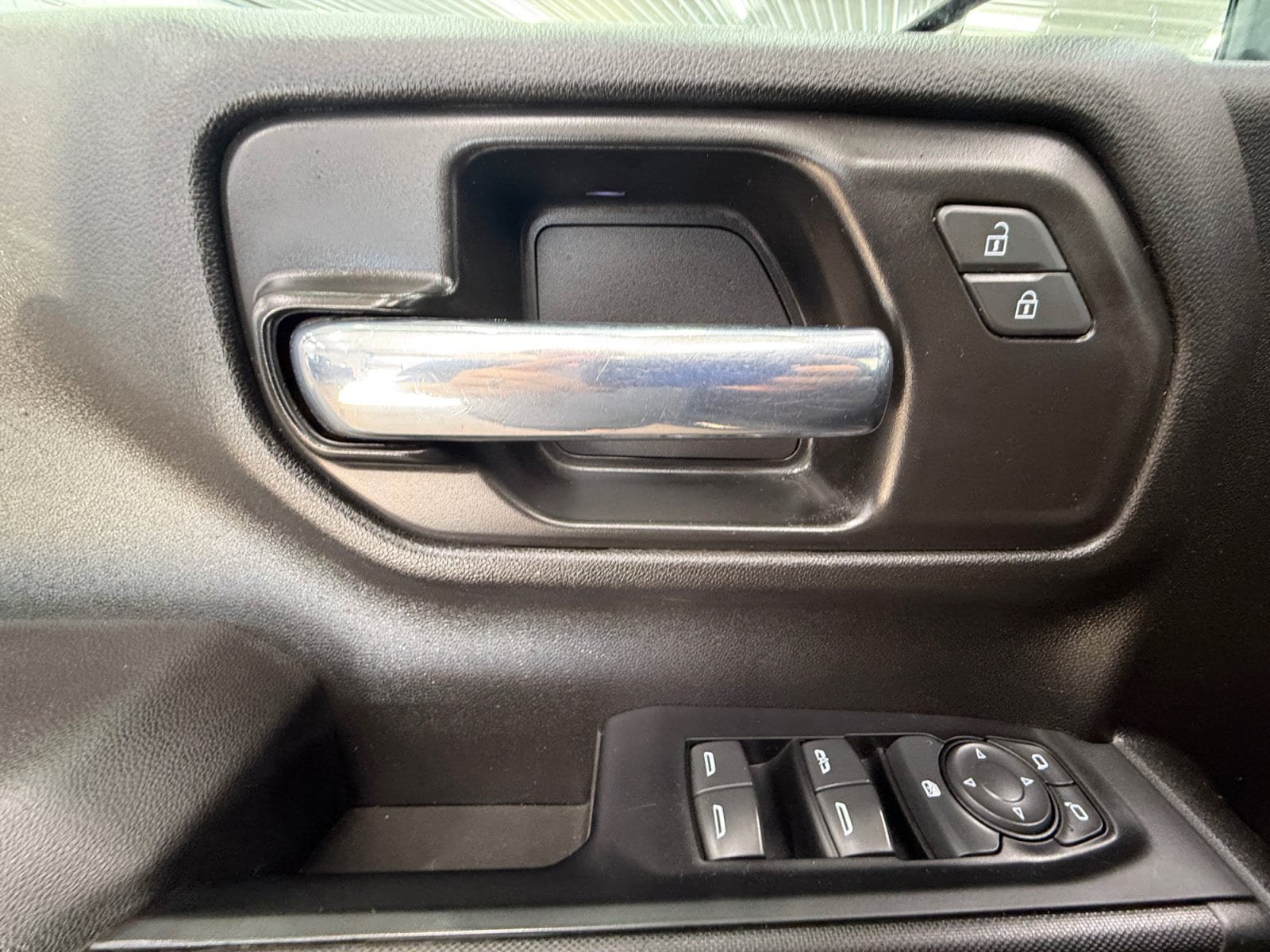 Used 2022 Chevrolet Silverado 1500 Custom w/ Safety Confidence Package AWD/4WD image 24