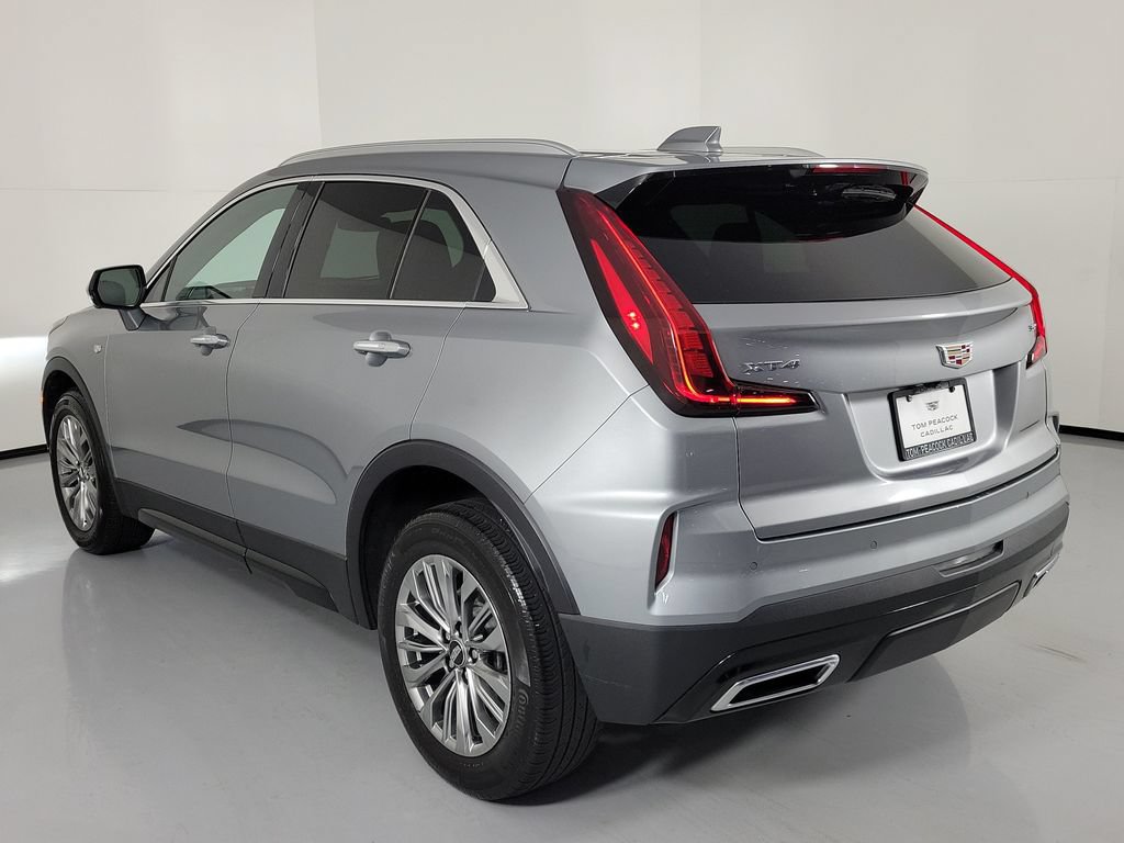 Used 2025 Cadillac XT4 Premium Luxury FWD image 4