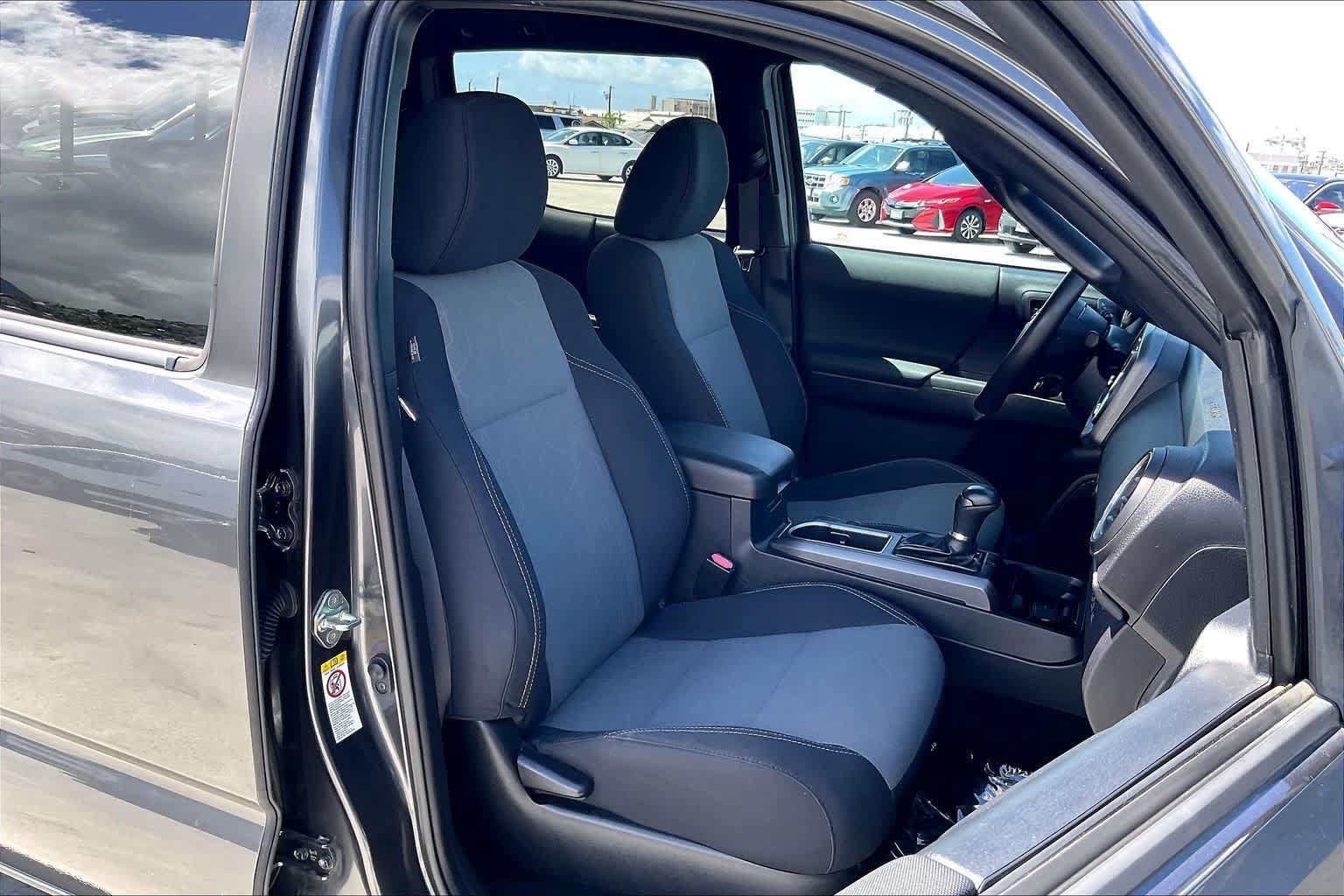 Used 2020 Toyota Tacoma TRD Off-Road w/ Technology Package AWD/4WD image 13