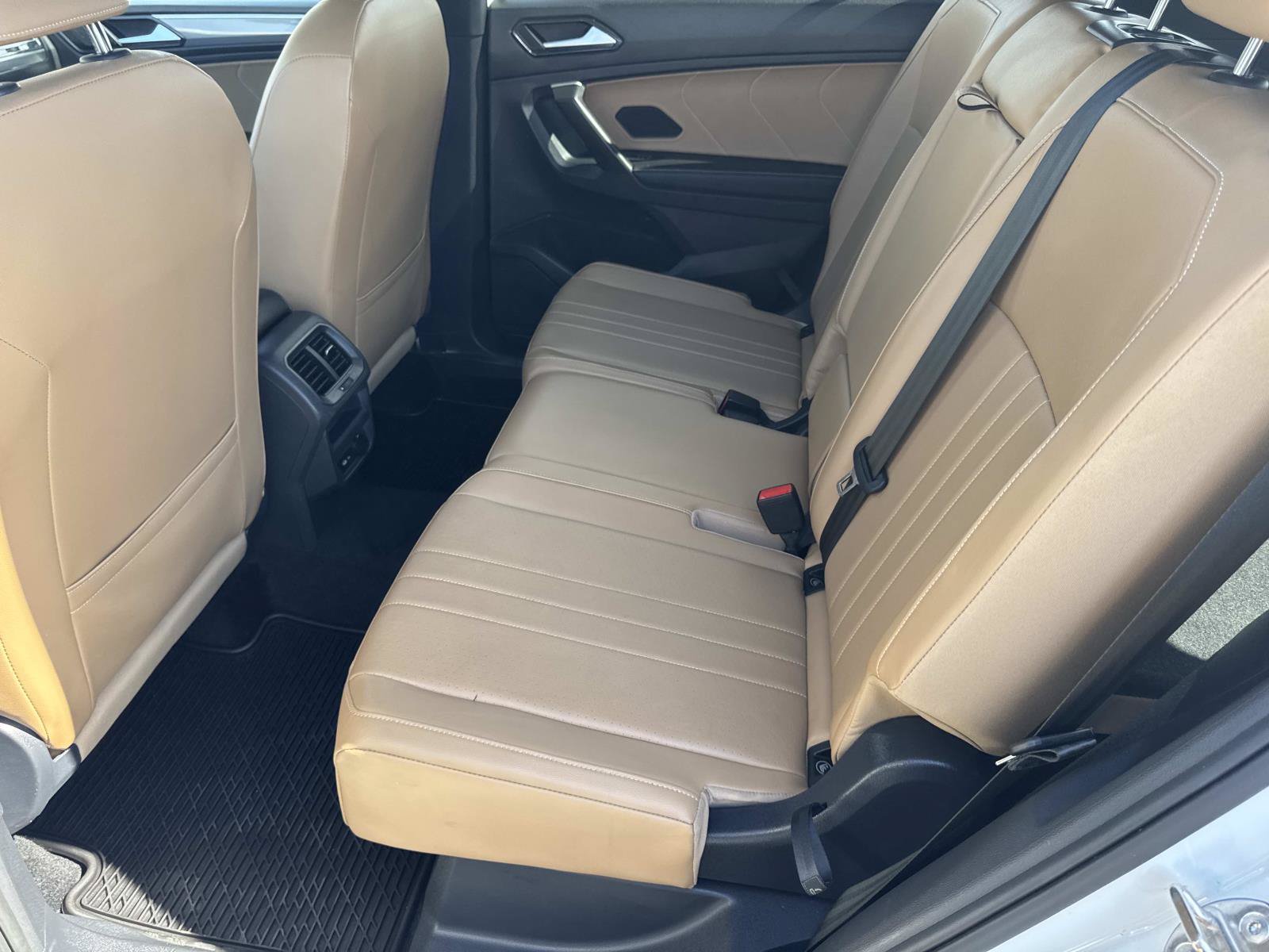 Certified 2024 Volkswagen Tiguan SE R-Line FWD image 27
