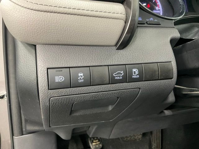 Used 2020 Toyota Camry LE w/ Carpet Mat Package image 31