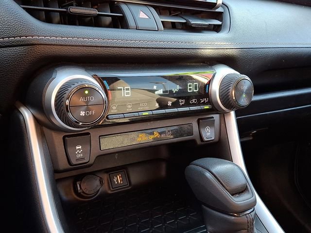 Used 2025 Toyota RAV4 XLE image 16