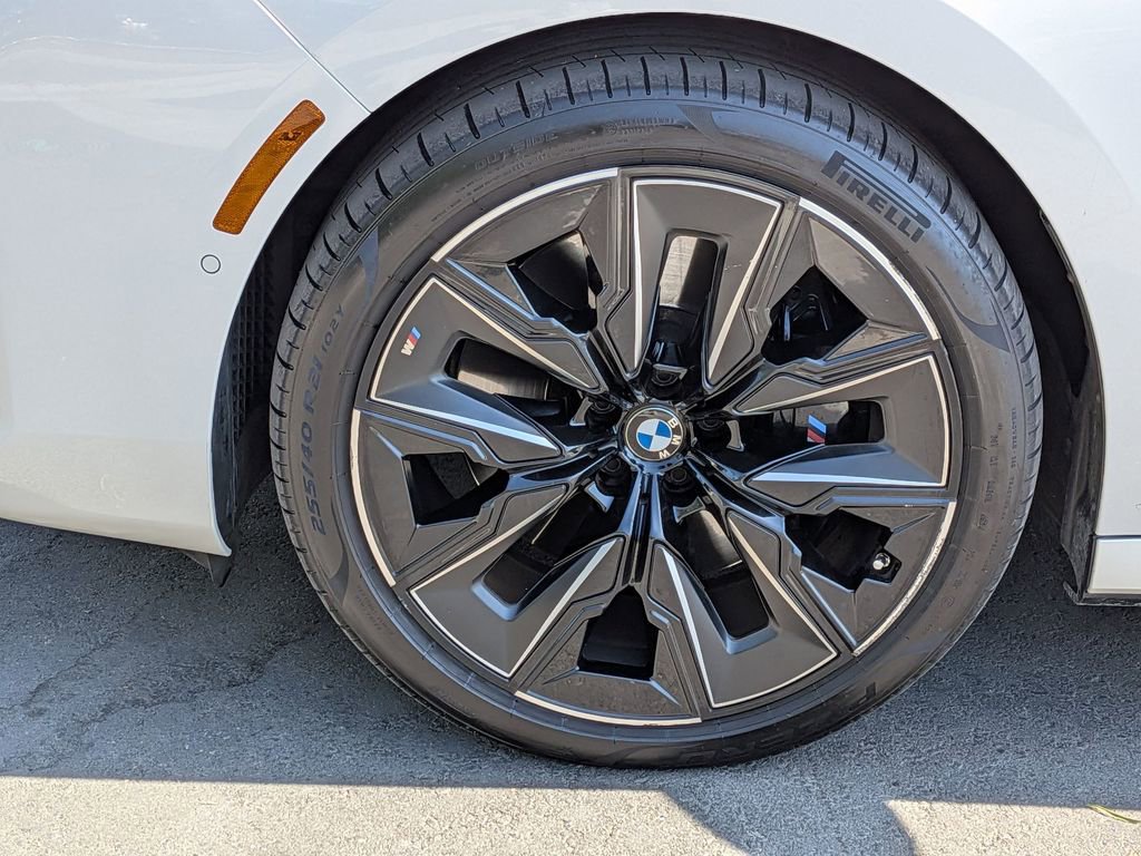 Used 2023 BMW 740i w/ Parking Assistance Package image 28