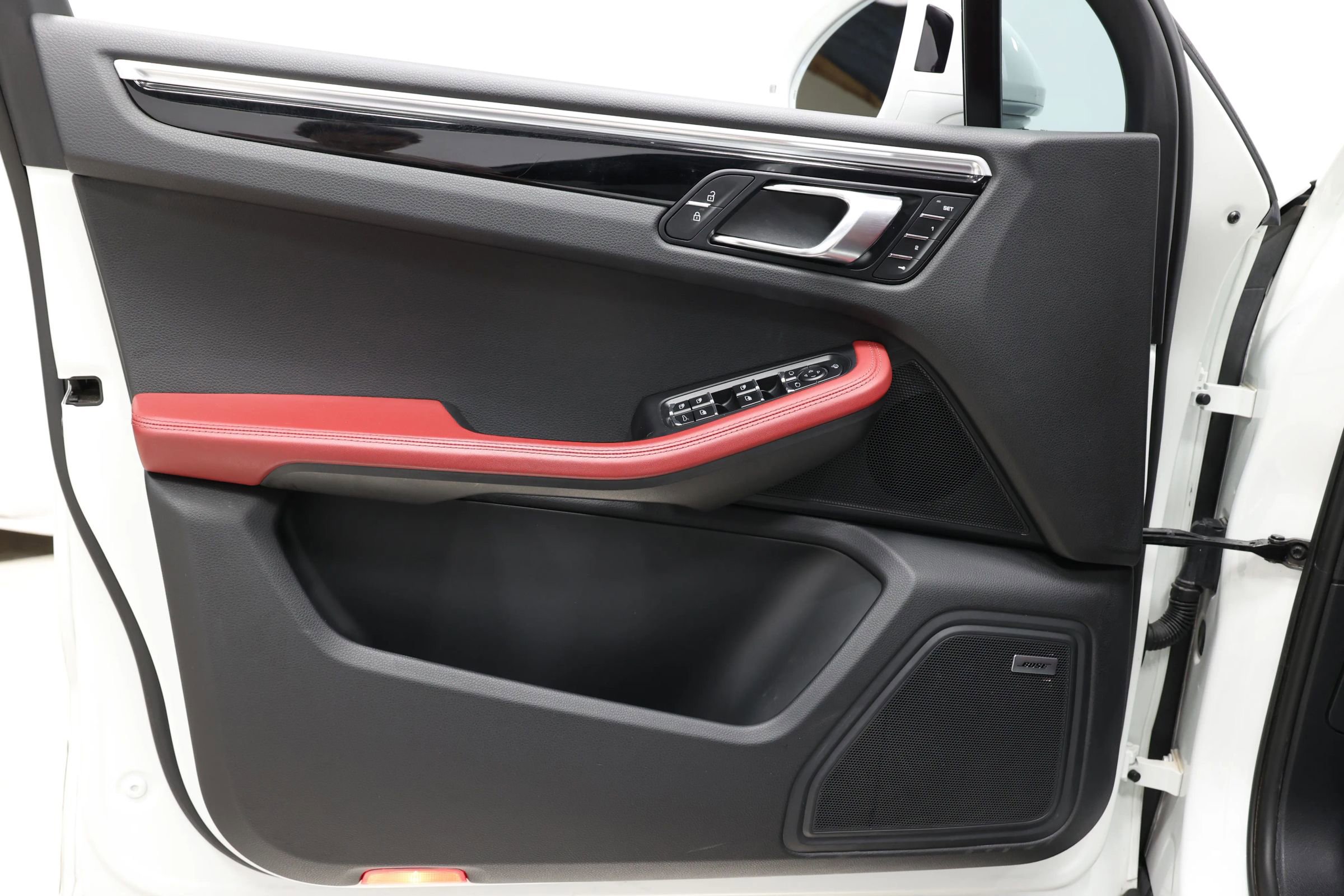 Used 2022 Porsche Macan image 9