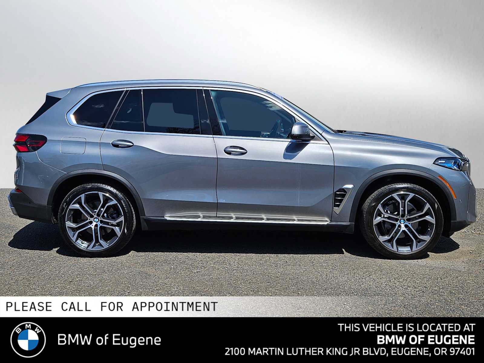 Used 2024 BMW X5 sDrive40i w/ Premium Package RWD image 2
