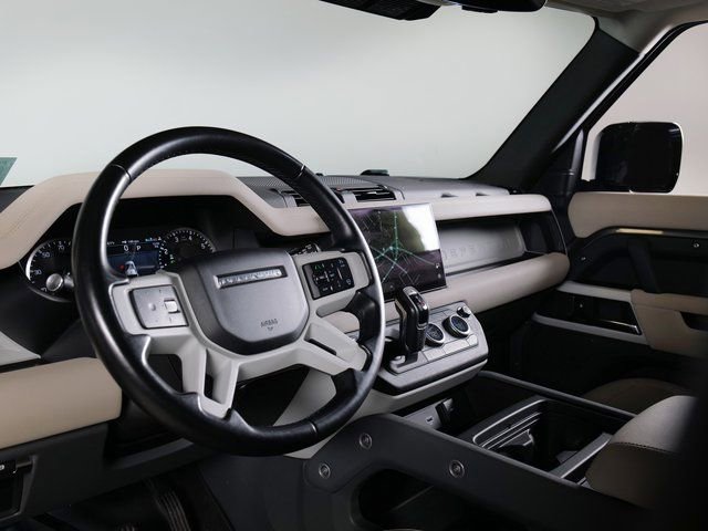 Used 2023 Land Rover Defender 110 SE image 4
