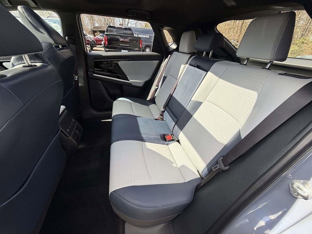 Used 2025 Subaru Solterra Touring image 13