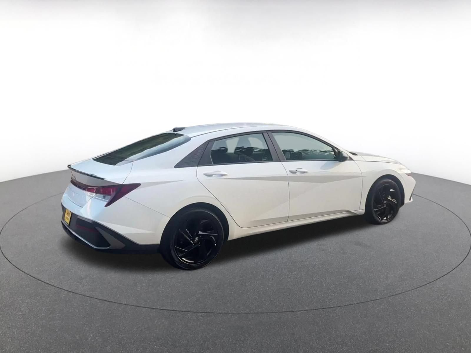 Used 2026 Hyundai Elantra Sport FWD image 13