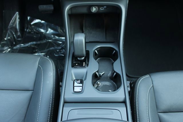 Used 2025 Volvo XC40 B5 Core image 19