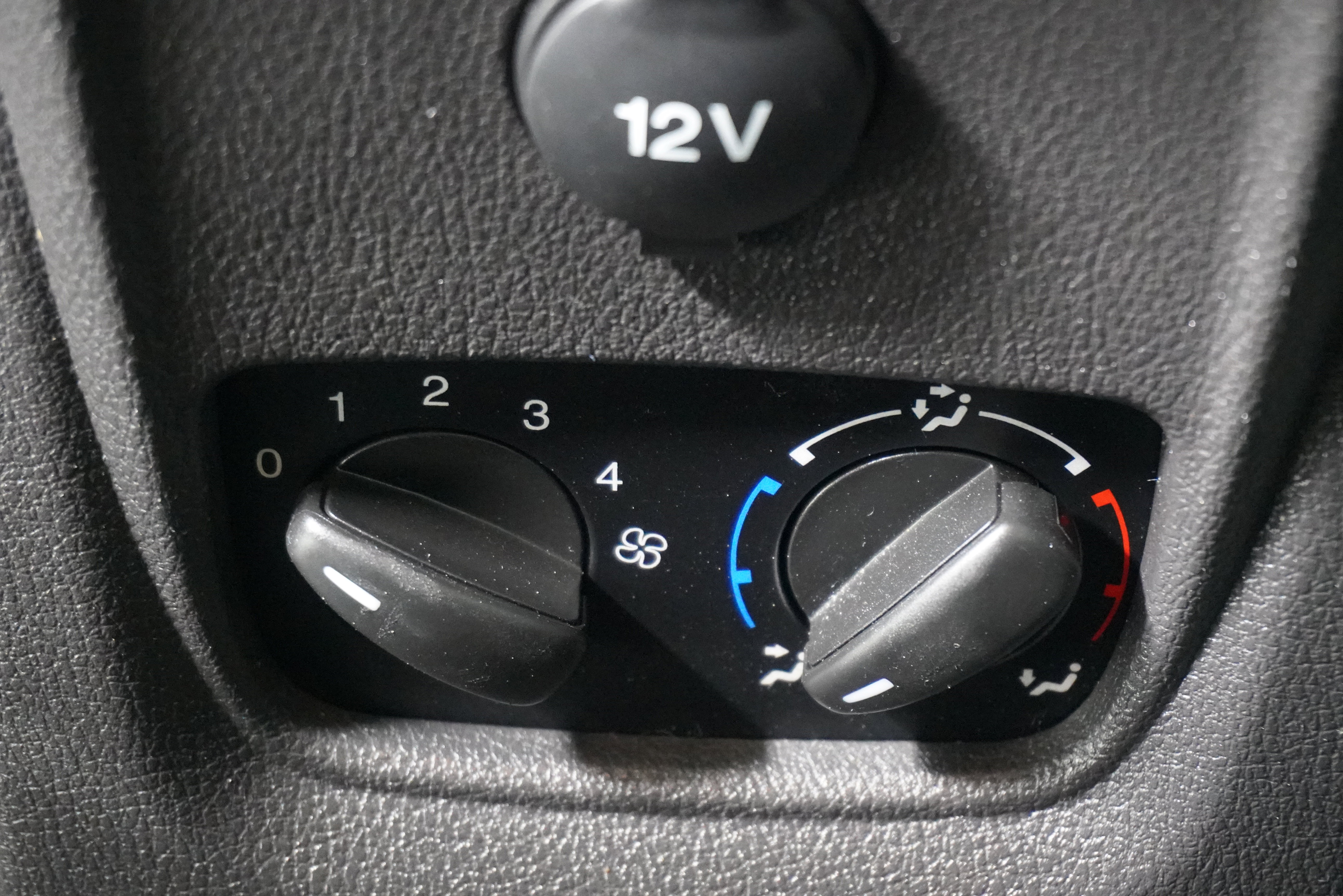 Used 2016 Ford Transit Connect XL image 14