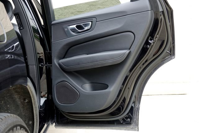 Used 2023 Volvo XC60 B5 Plus image 28