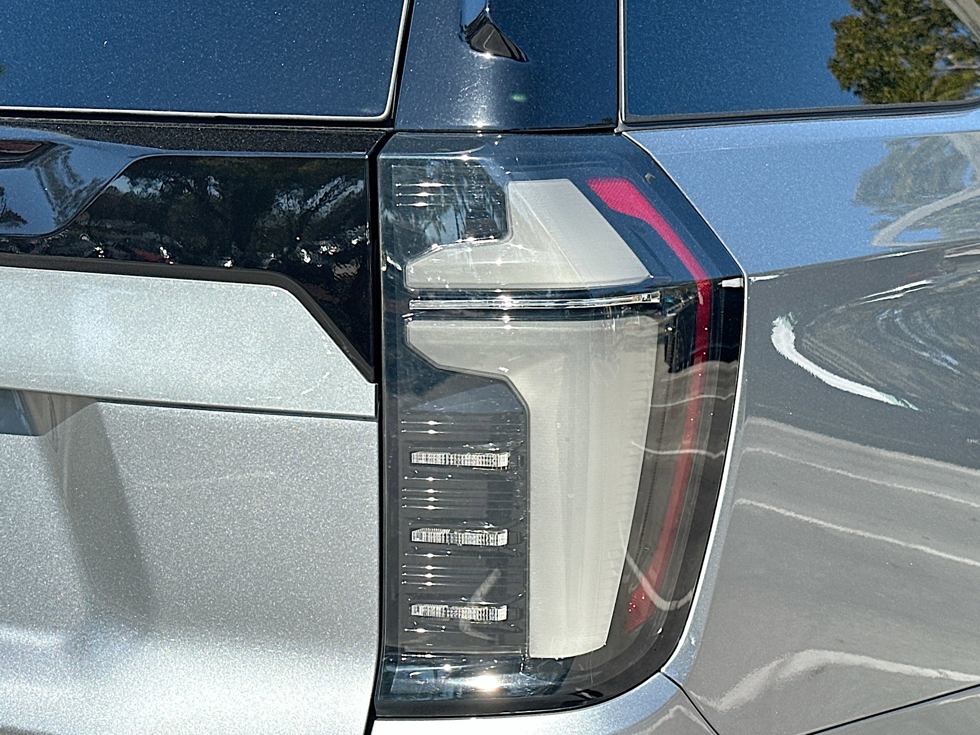 Used 2025 Chevrolet Tahoe High Country image 28