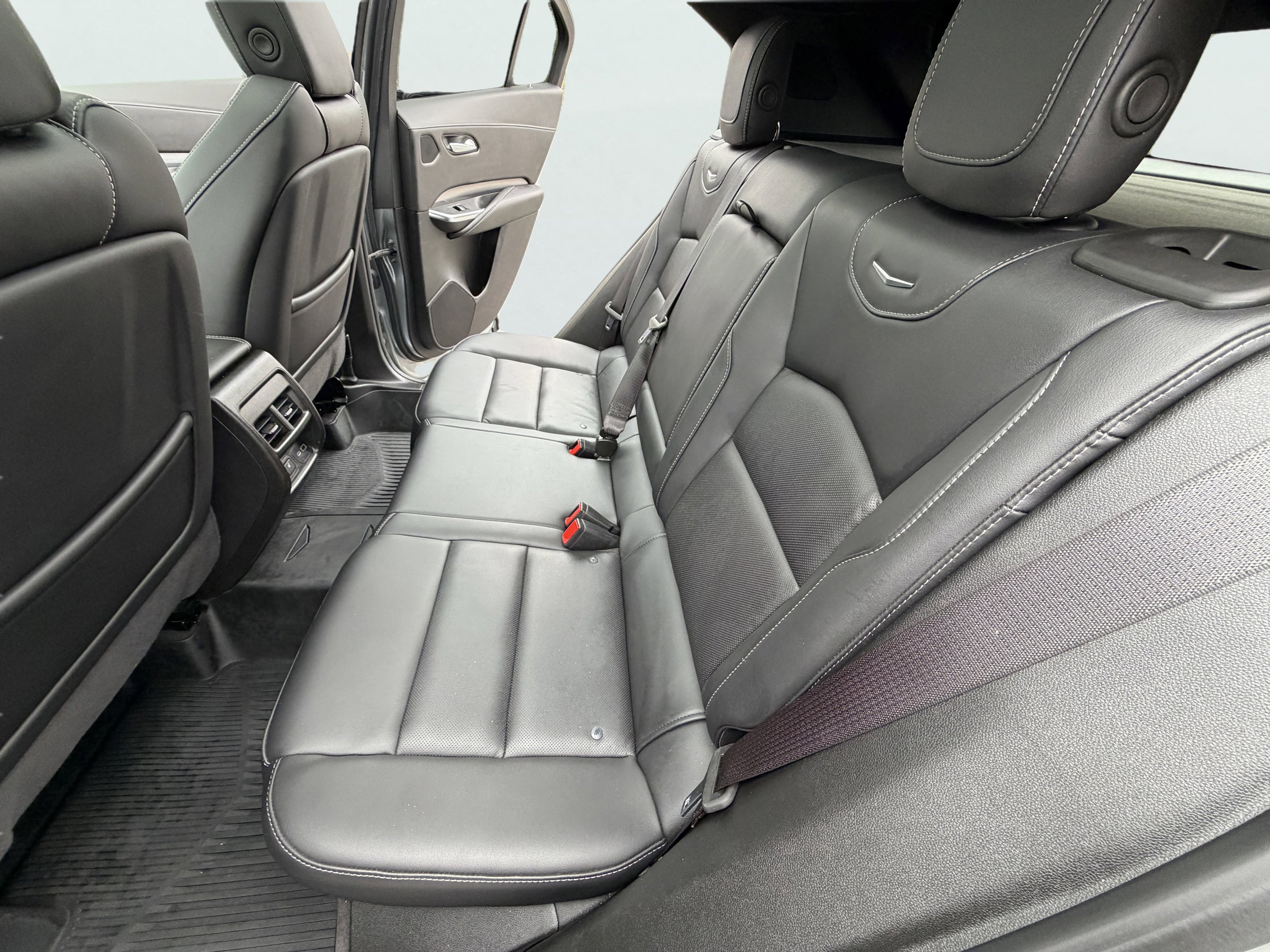 Used 2024 Cadillac XT4 Premium Luxury w/ Technology Package AWD/4WD image 9