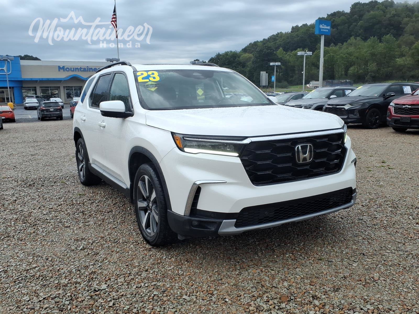 Used 2023 Honda Pilot Touring image 3