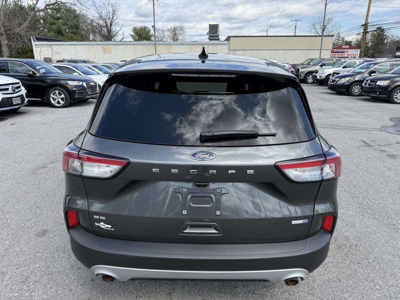 Used 2020 Ford Escape SE image 4