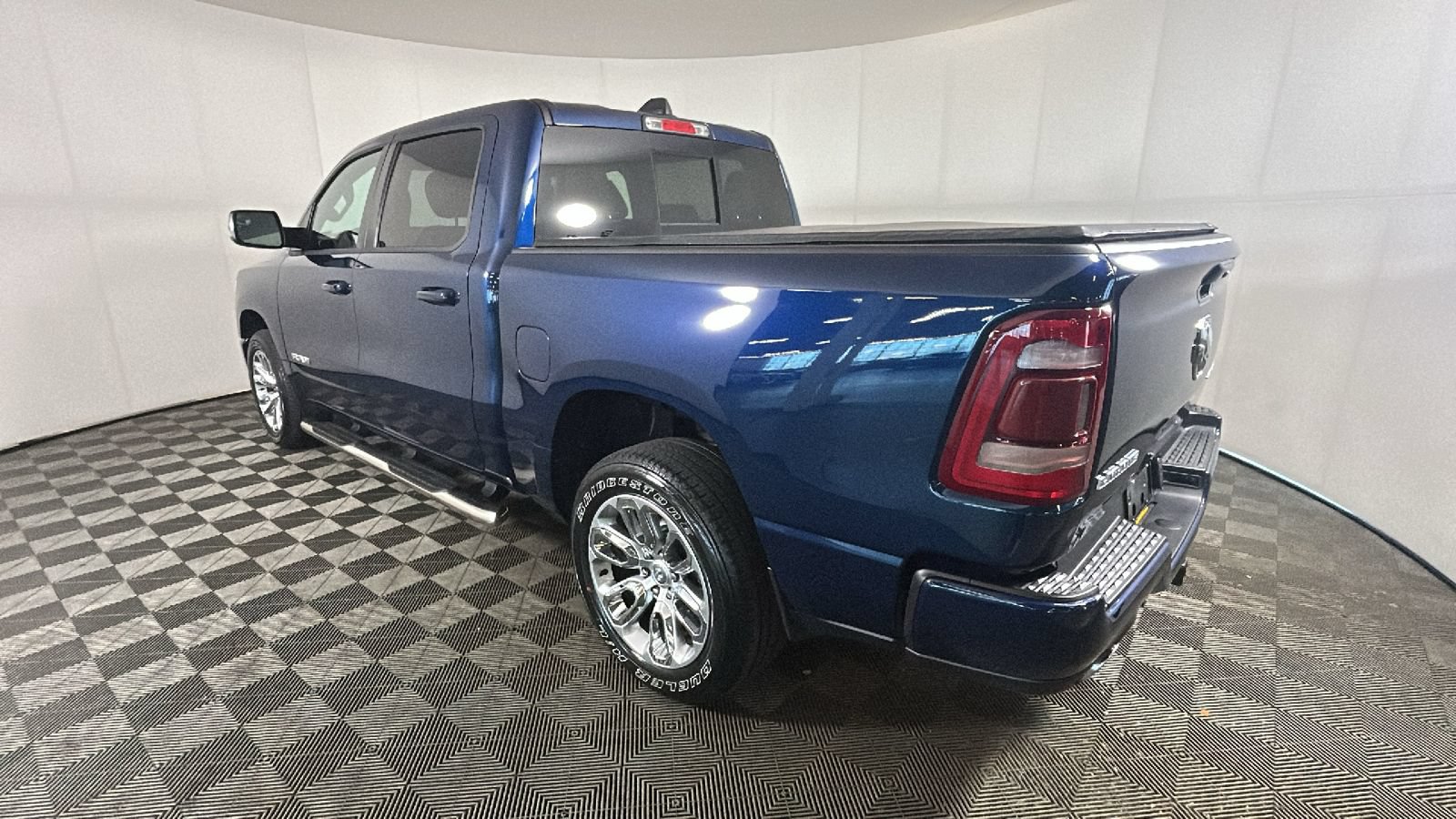 Used 2024 RAM 1500 Laramie AWD/4WD image 5