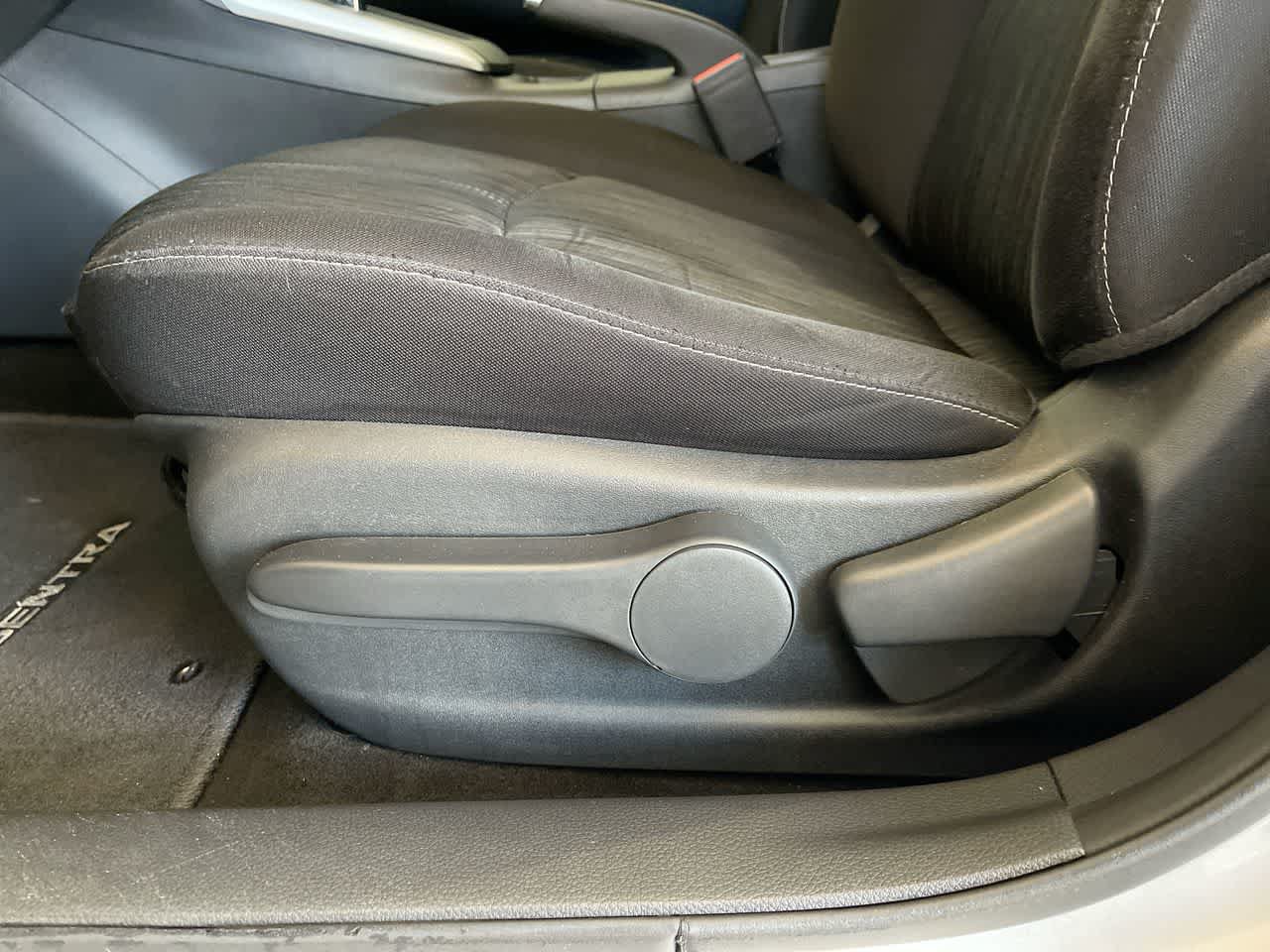 Used 2016 Nissan Sentra SV w/ Driver's Assist Package FWD image 12