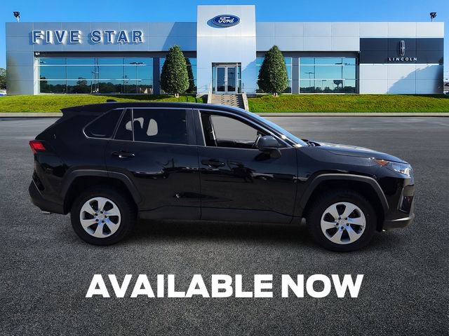 Used 2022 Toyota RAV4 LE image 9