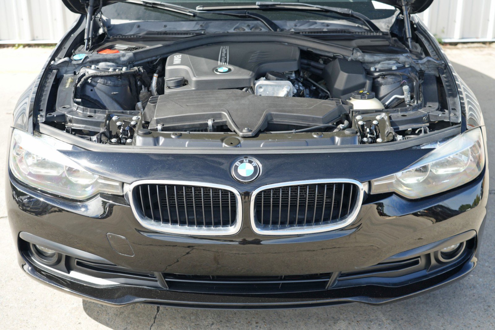 Used 2017 BMW 320i xDrive Sedan image 6