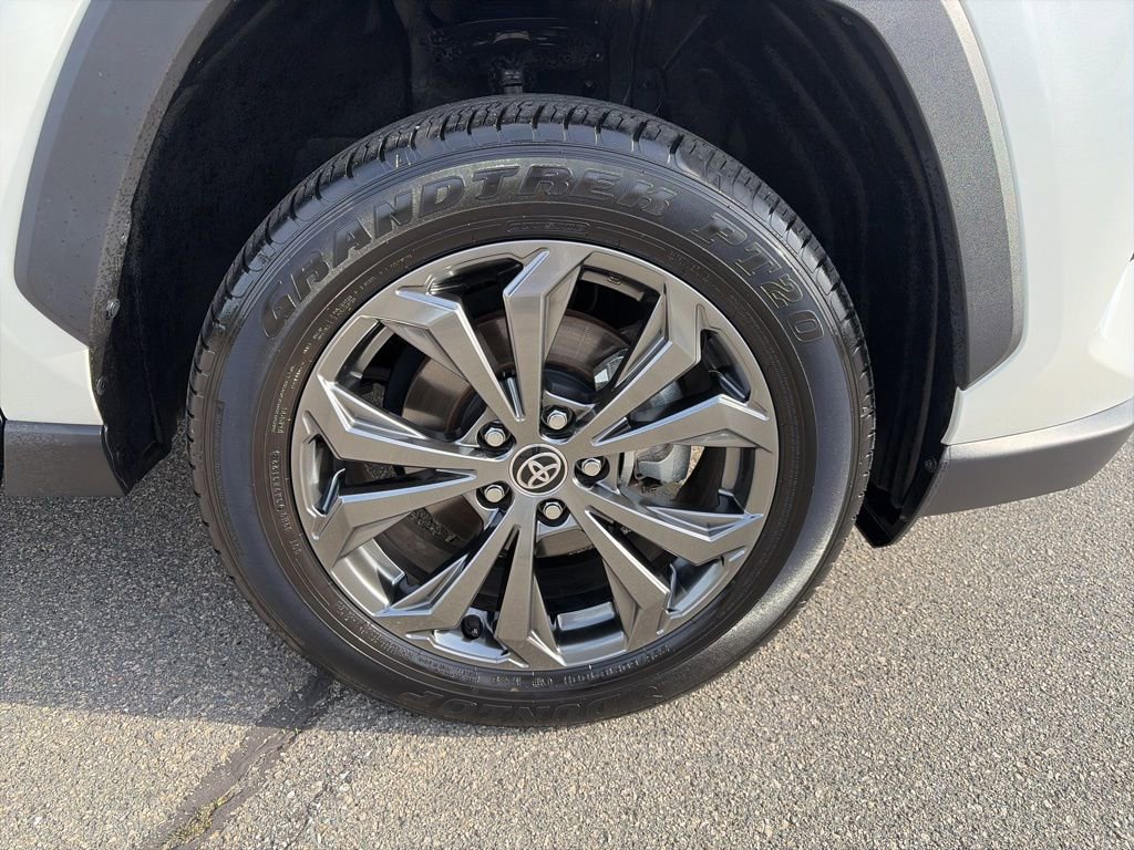 Used 2022 Toyota RAV4 XLE Premium image 17