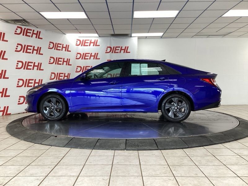 Used 2023 Hyundai Elantra SEL w/ Preferred Accessory Package image 4