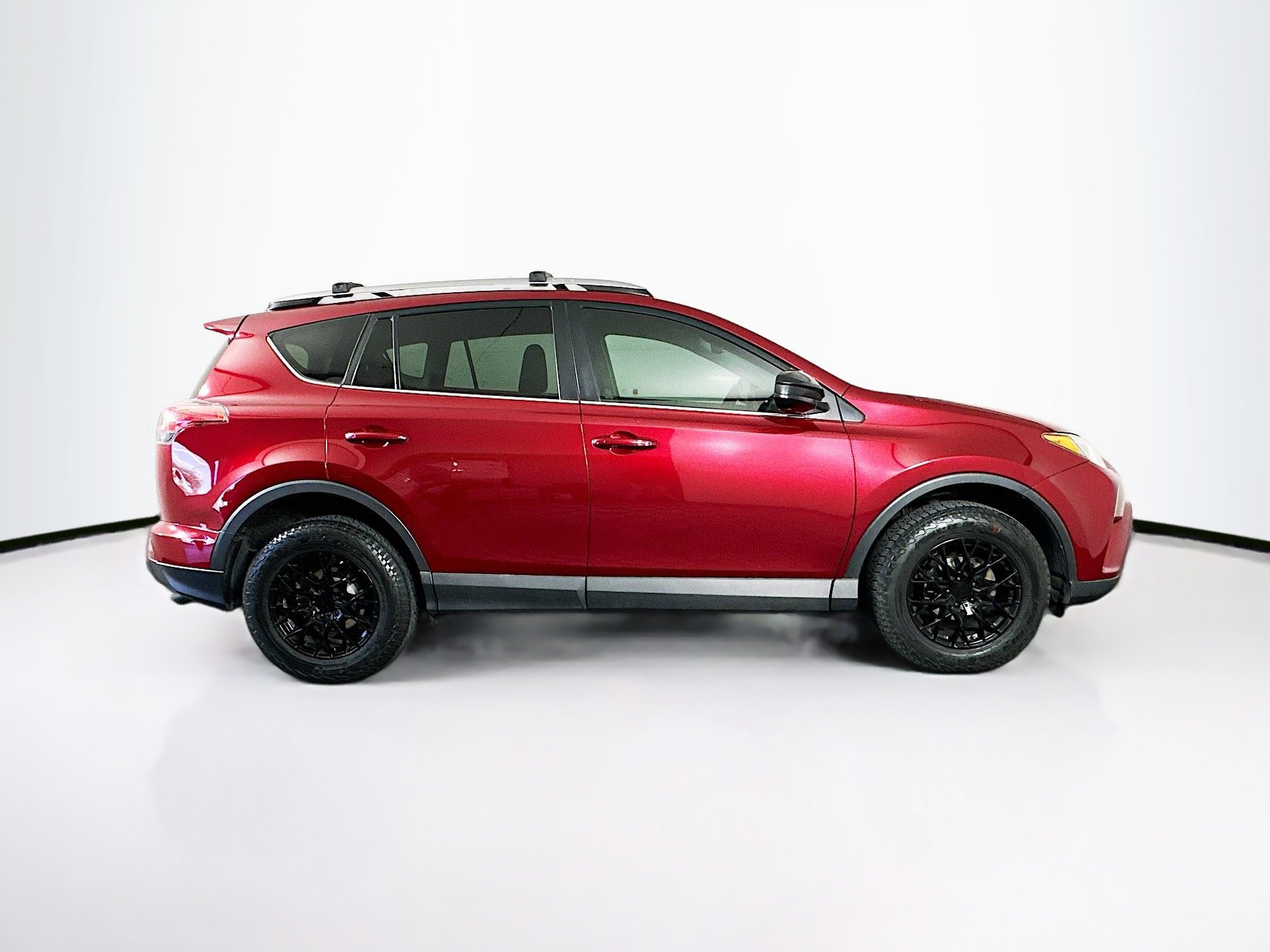 Used 2018 Toyota RAV4 LE w/ Carpet Mat Package image 10