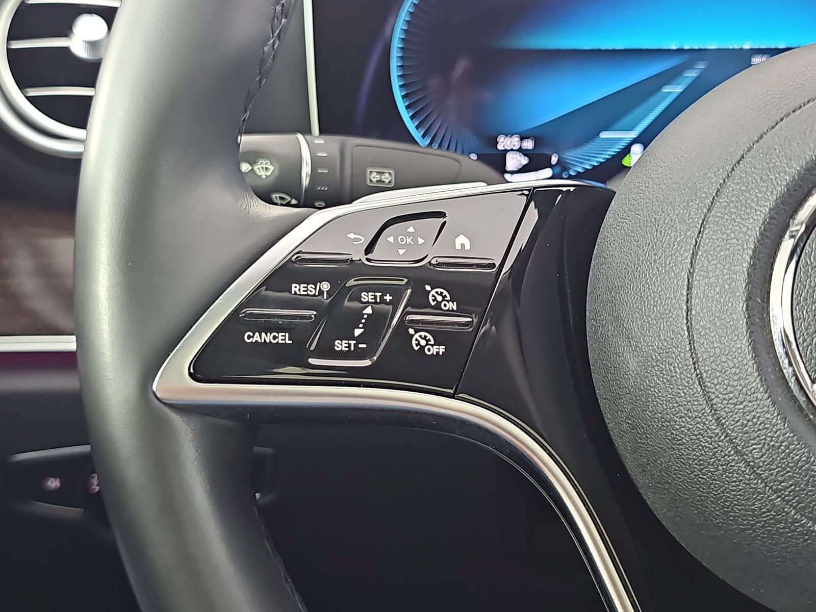 Used 2023 Mercedes-Benz E 350 Sedan image 17