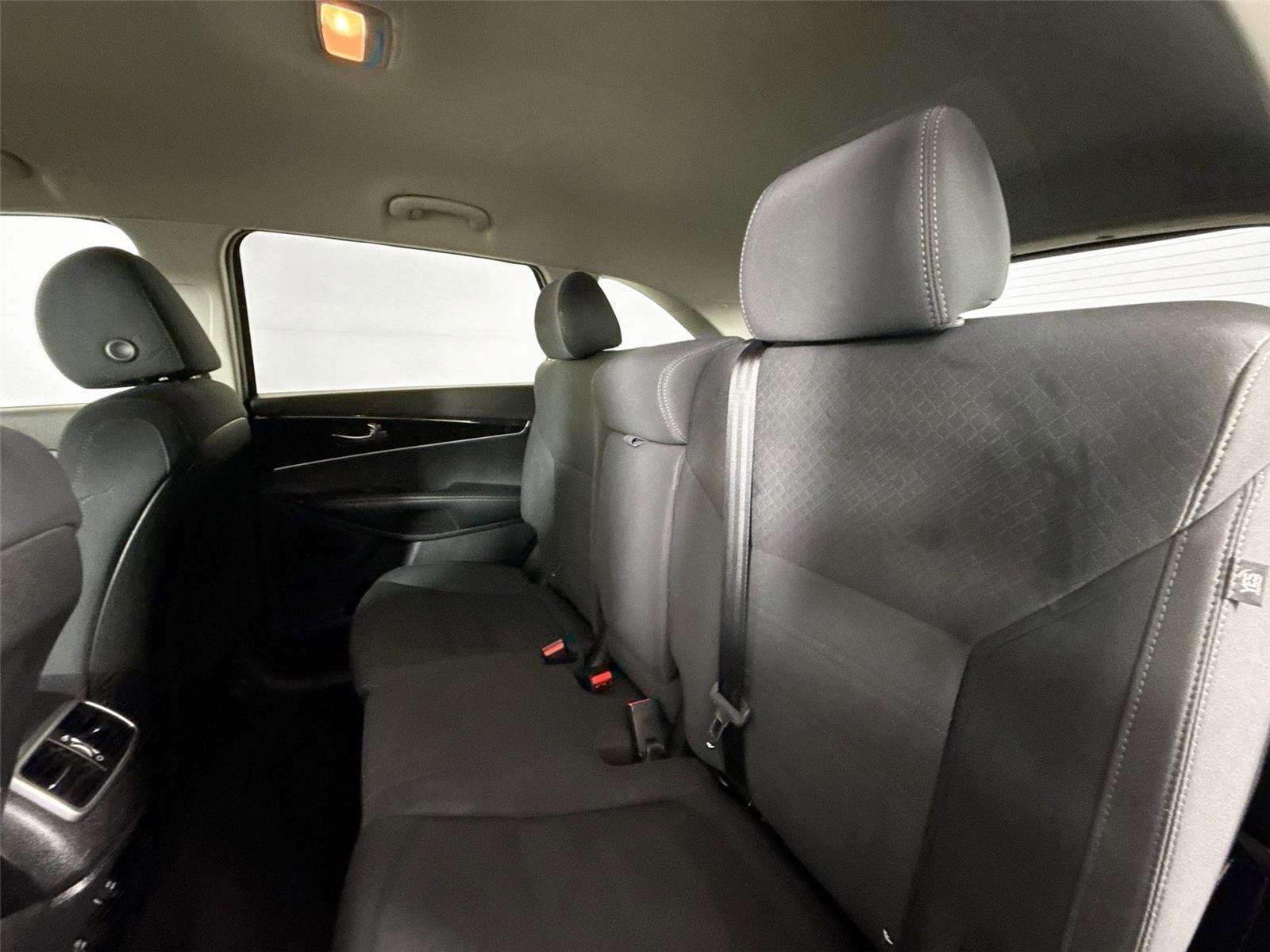 Used 2019 Kia Sorento LX image 25