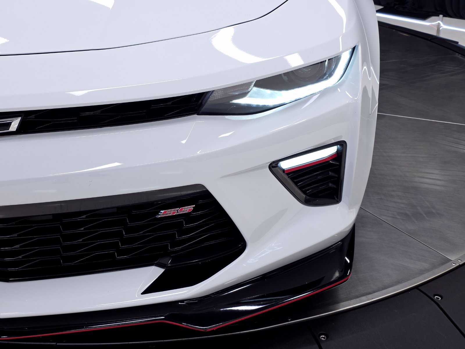 Used 2018 Chevrolet Camaro SS RWD image 50