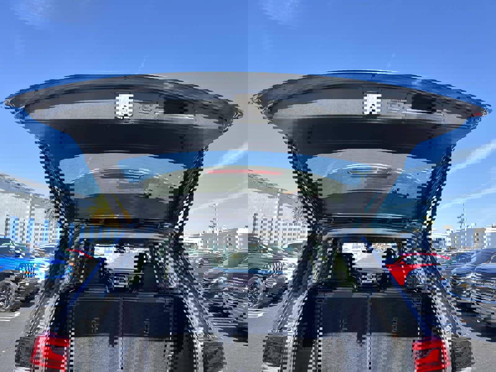 Used 2024 Volkswagen Atlas SE image 12