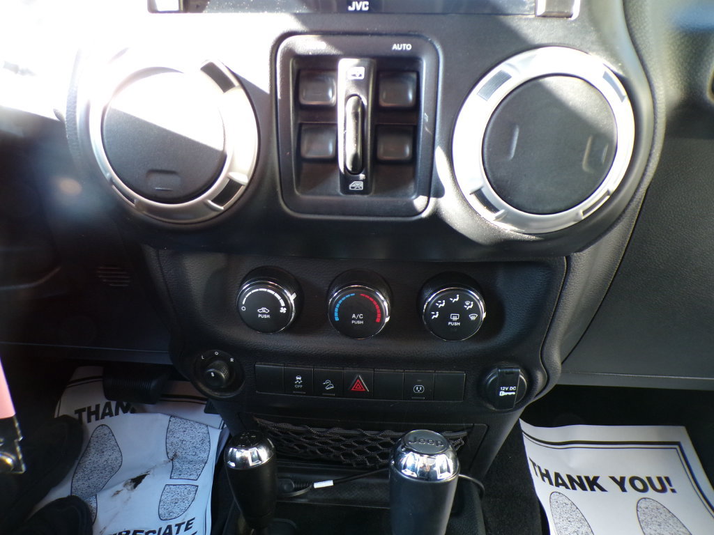 Used 2017 Jeep Wrangler Unlimited Sahara AWD/4WD image 26