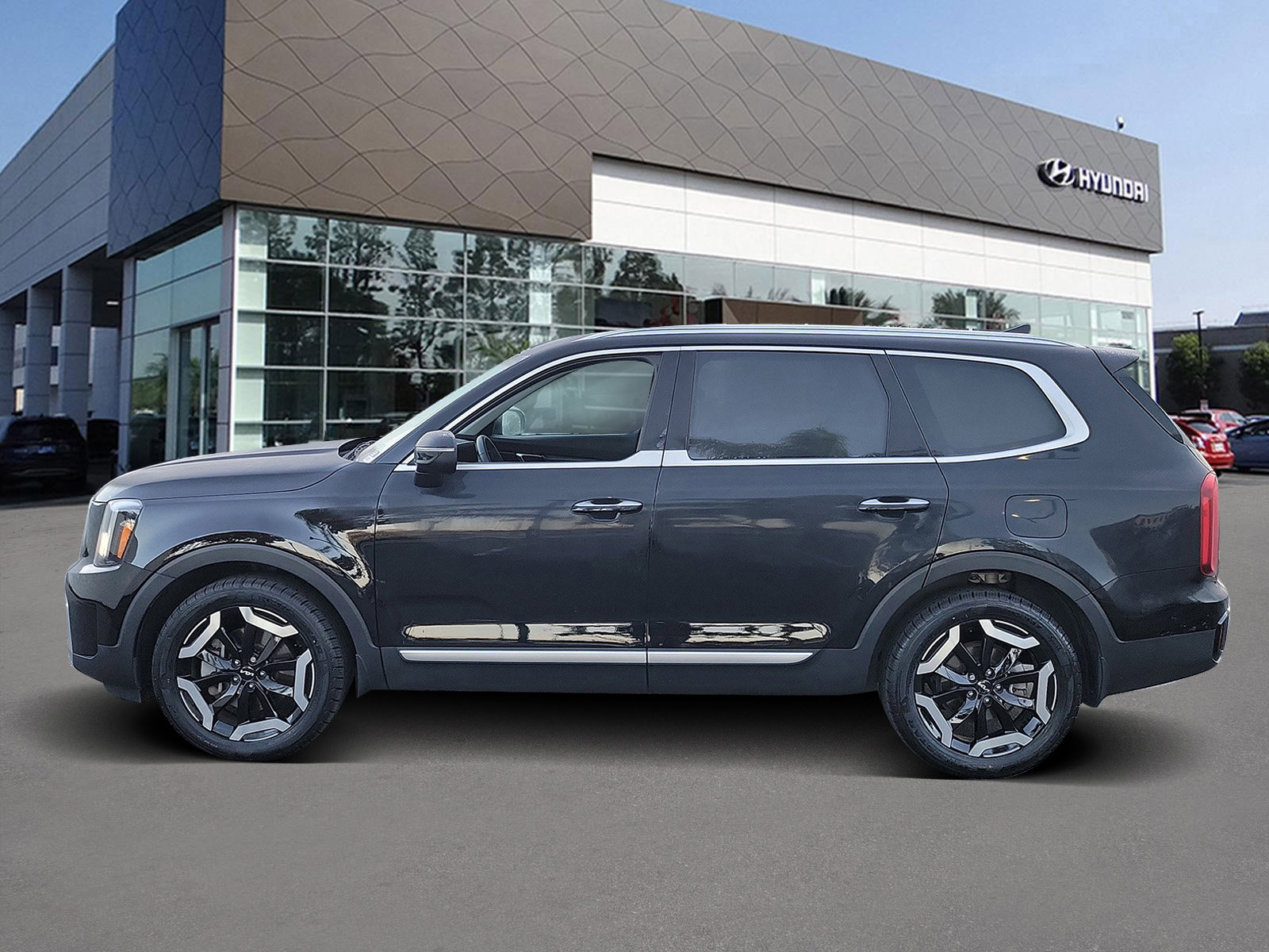 Used 2023 Kia Telluride S image 3