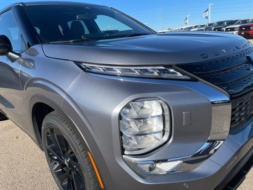 Used 2023 Mitsubishi Outlander SE Black Edition image 35