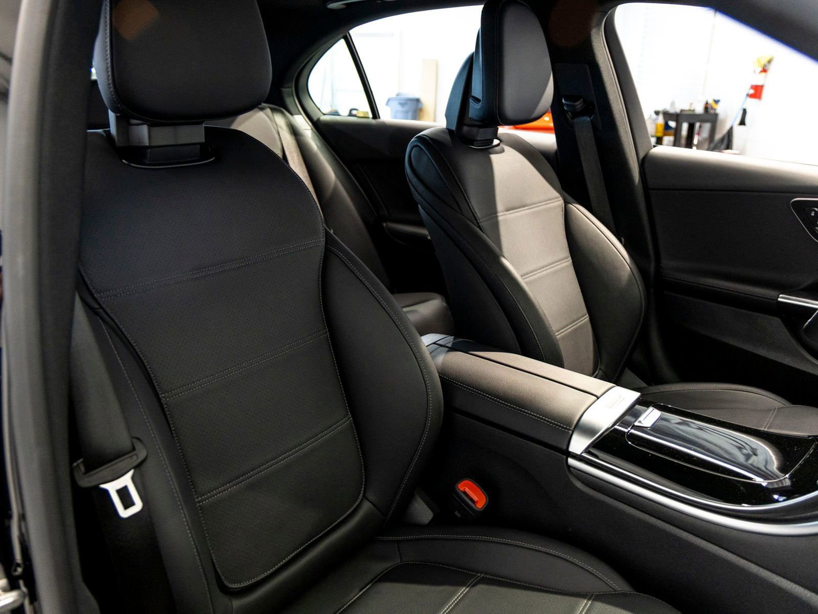 Used 2025 Mercedes-Benz C 300 Sedan image 27