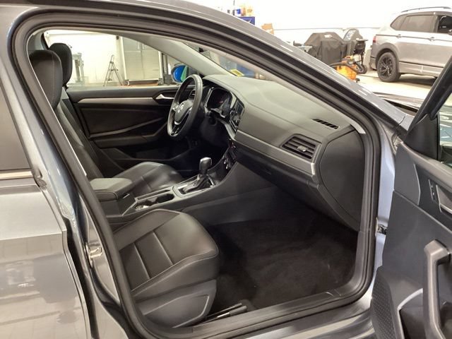 Certified 2021 Volkswagen Jetta SE FWD image 12