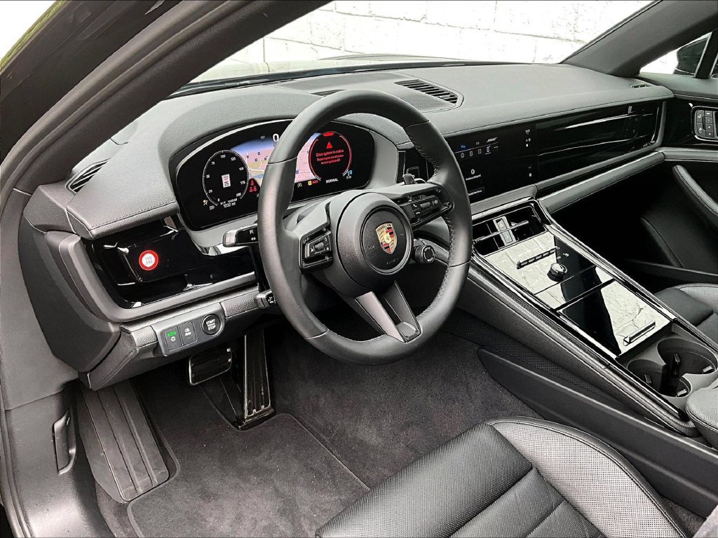 Certified 2025 Porsche Panamera 4 AWD/4WD image 4