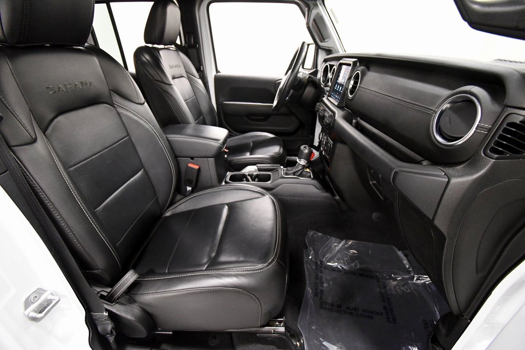 Used 2022 Jeep Wrangler Unlimited Sahara w/ Cold Weather Group image 16