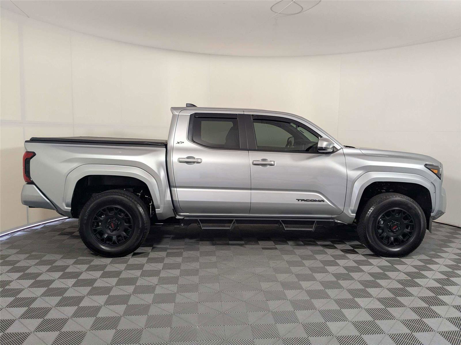 Certified 2024 Toyota Tacoma SR5 AWD/4WD image 4