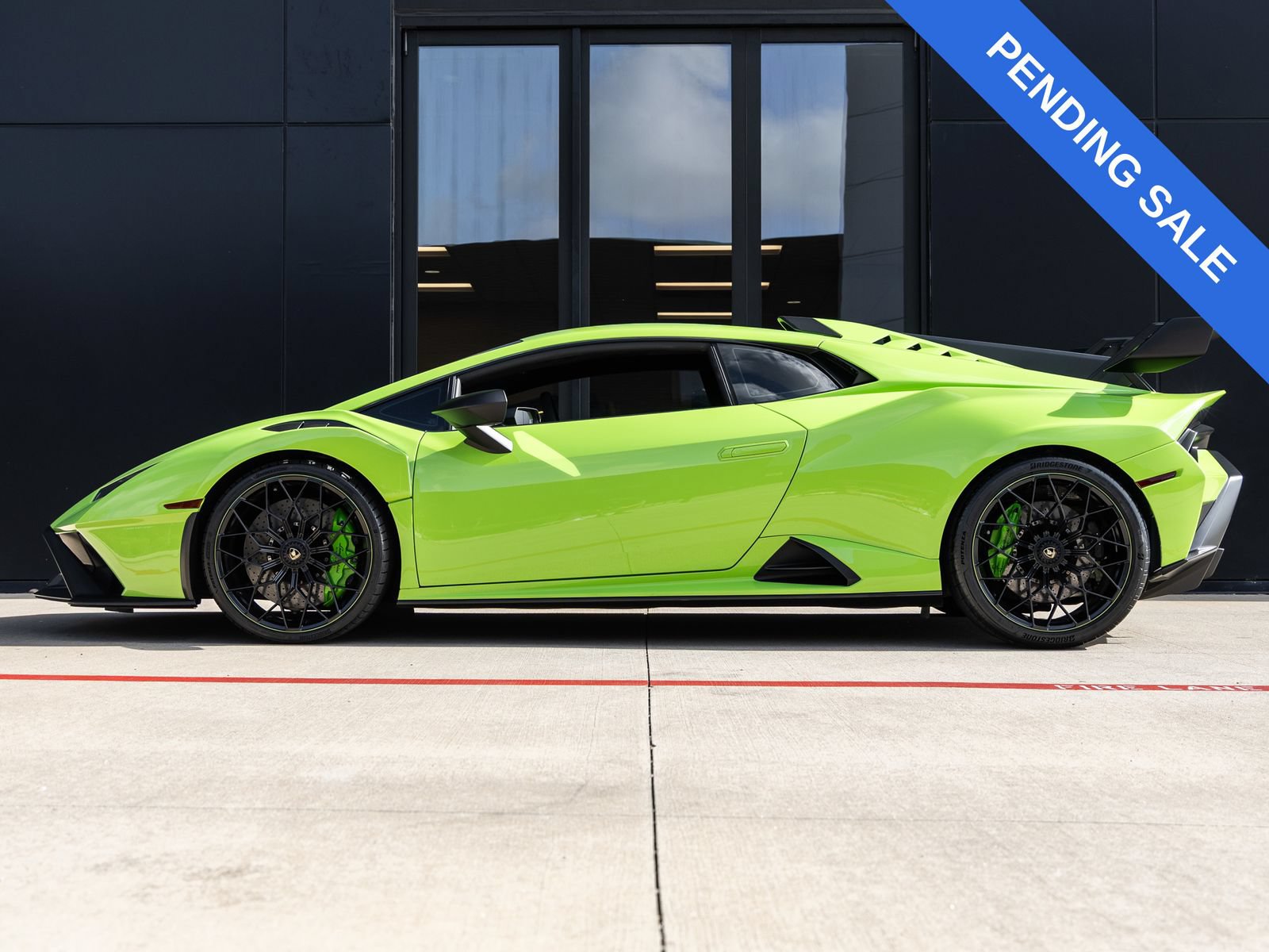 Used 2023 Lamborghini Huracan STO RWD image 11
