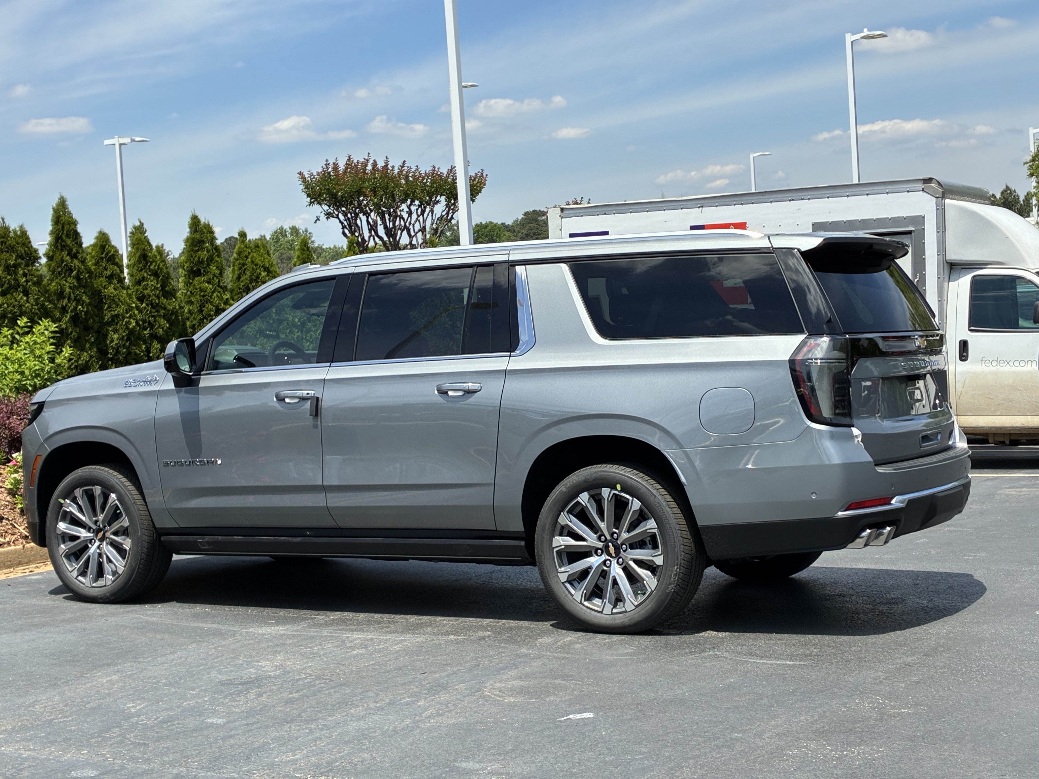 Used 2026 Chevrolet Suburban High Country RWD image 10