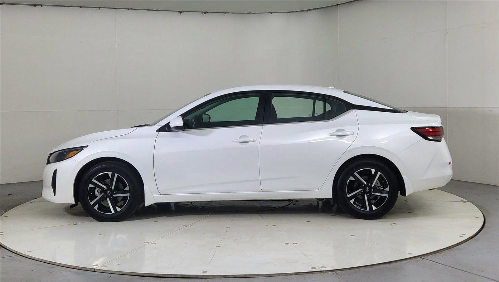 Used 2024 Nissan Sentra SV image 4