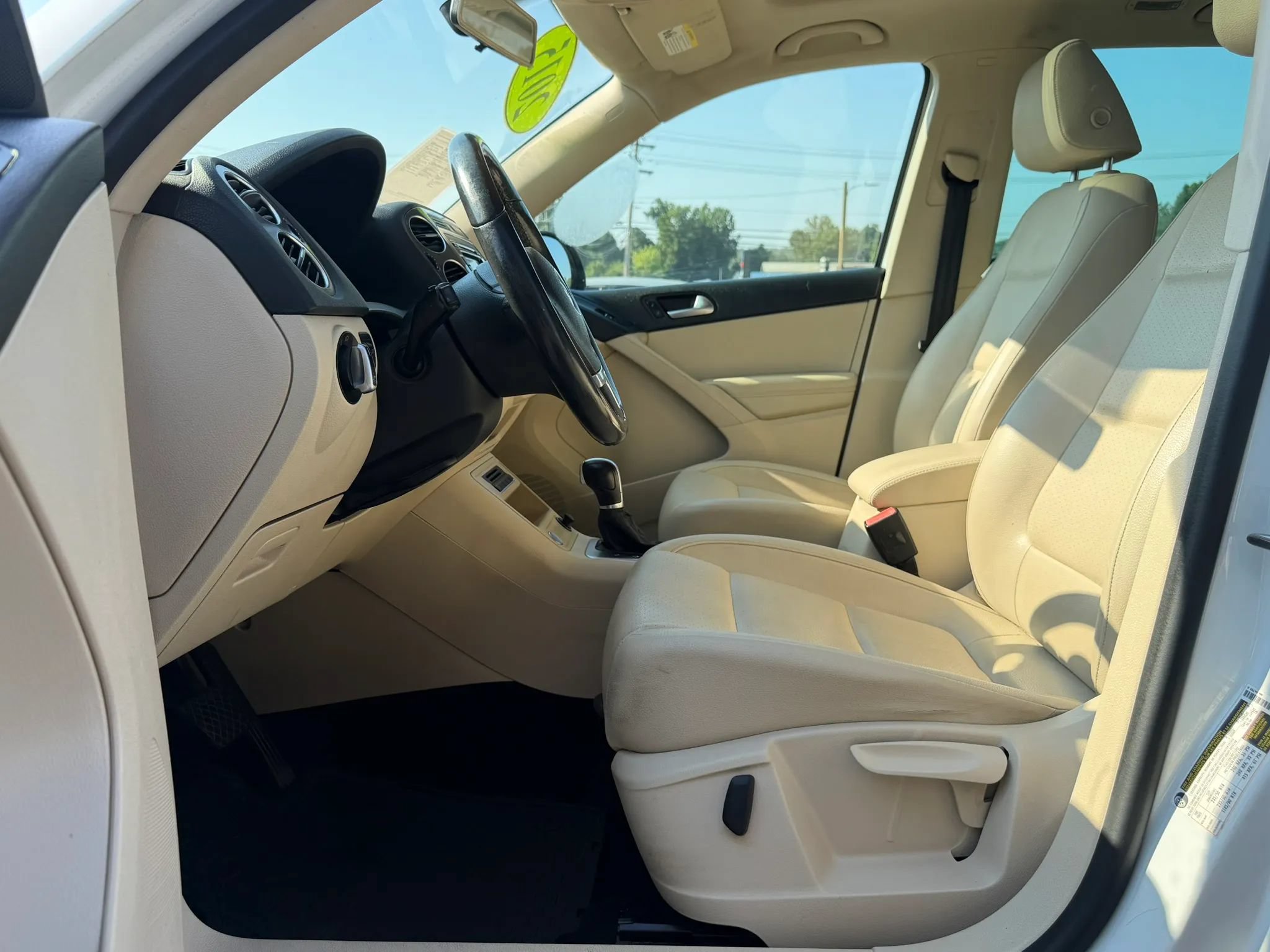 Used 2015 Volkswagen Tiguan SE FWD image 10