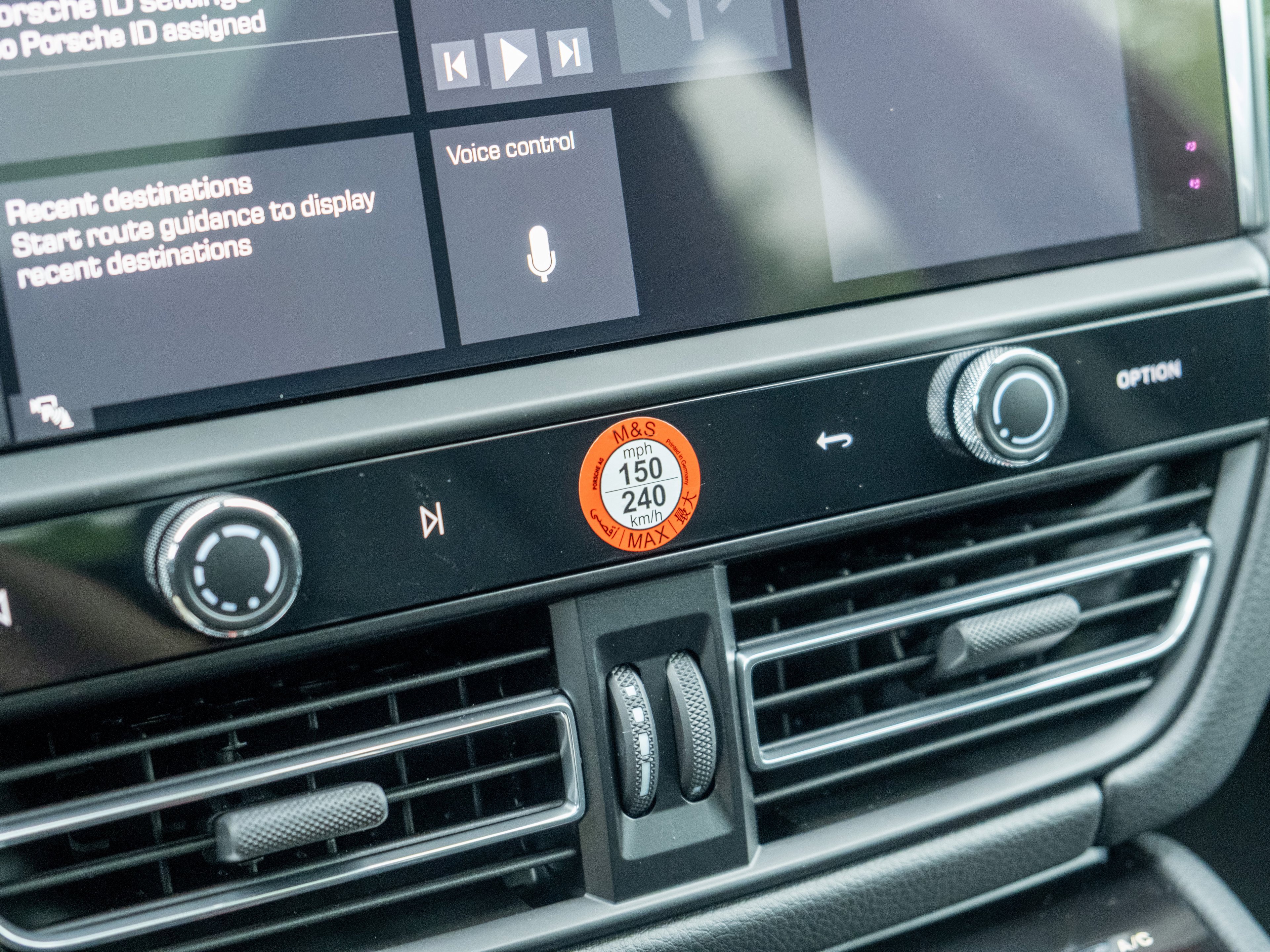 Certified 2025 Porsche Macan image 22