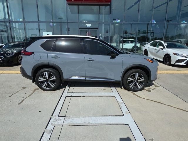 Used 2023 Nissan Rogue SL image 3