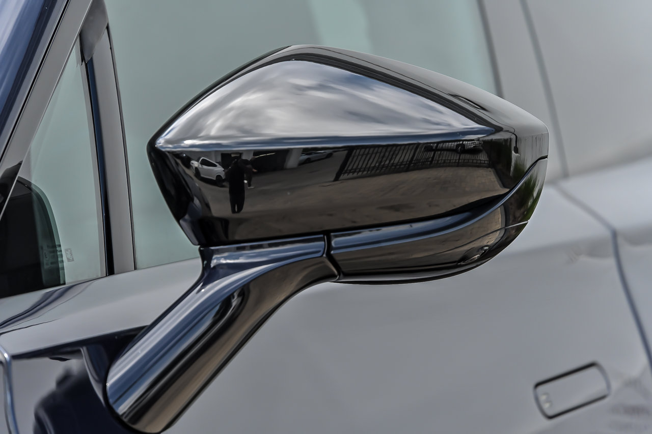 Used 2021 Aston Martin DBX AWD/4WD image 9