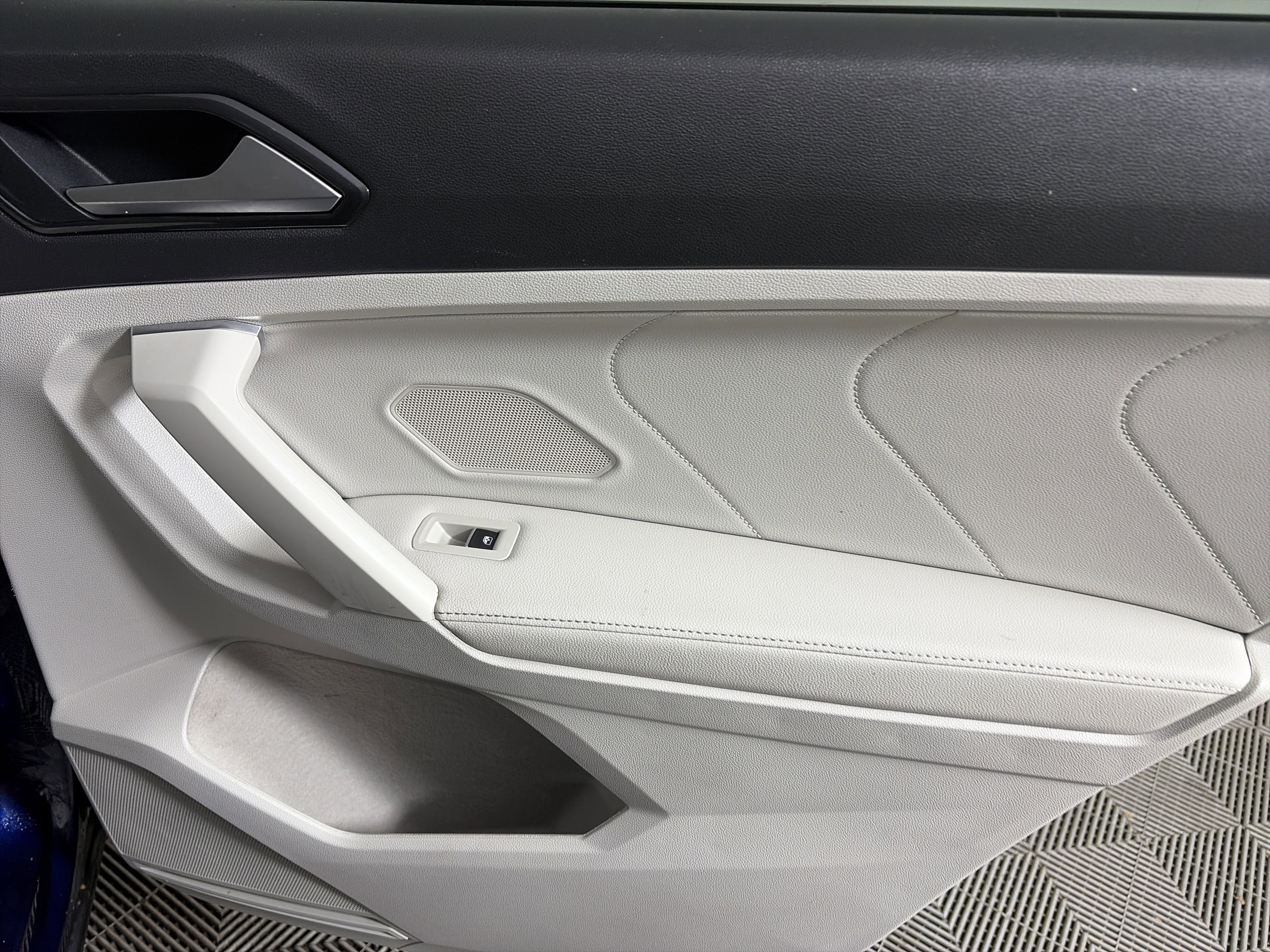 Used 2022 Volkswagen Tiguan SE image 39