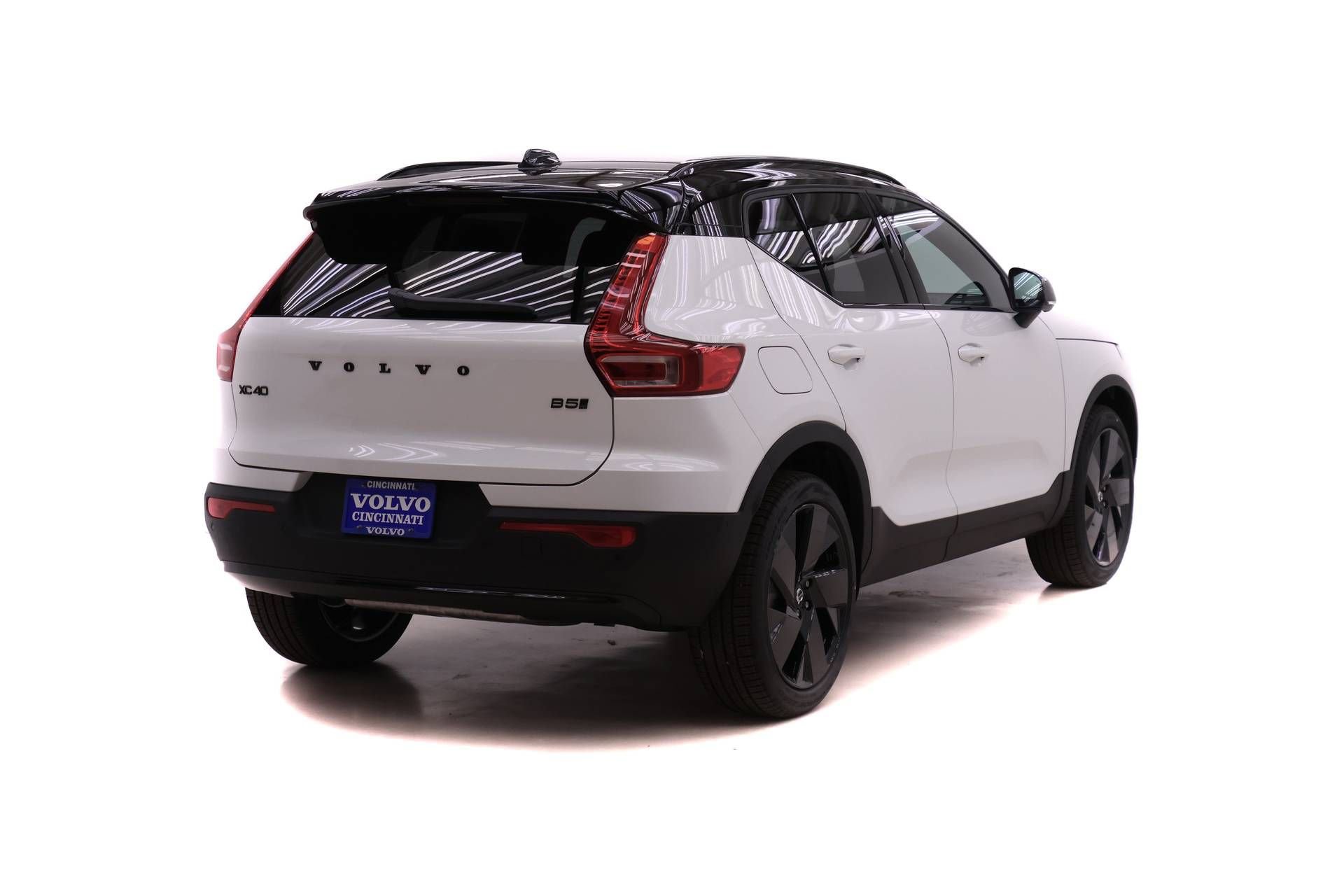 New 2026 Volvo XC40 B5 Ultra w/ Climate Package AWD/4WD image 4