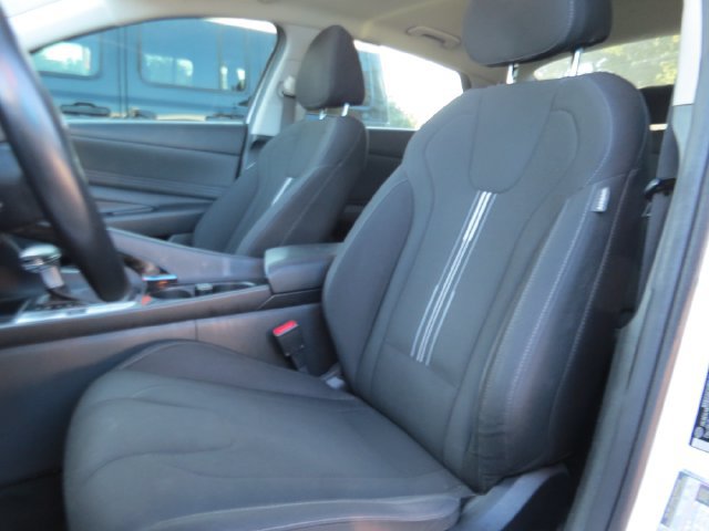 Used 2022 Hyundai Elantra SEL w/ Convenience + Premium Package FWD image 5